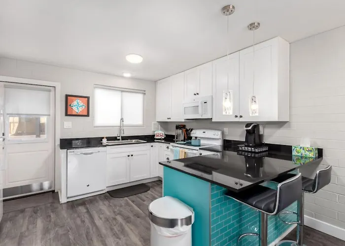 Modern 2br Retreat With Pool In Old Town Scottsdale