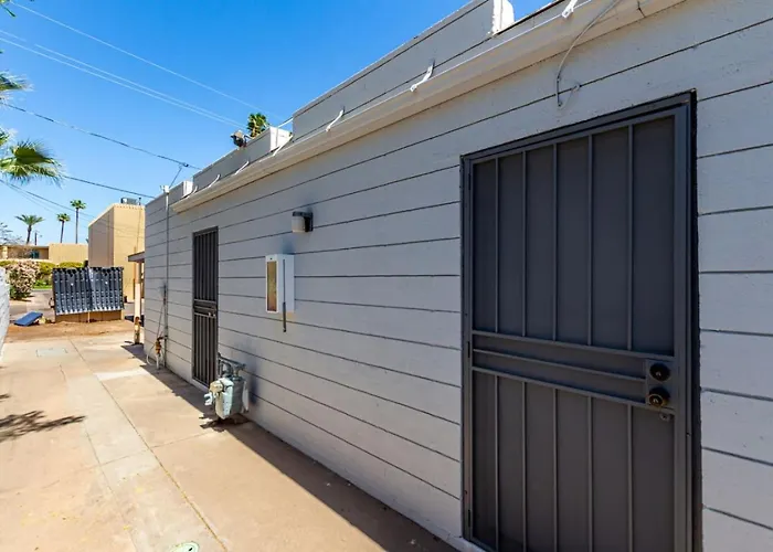 Modern 2br Retreat With Pool In Old Town *