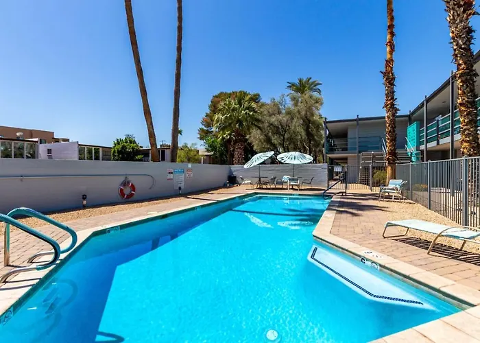 Modern 2br Retreat With Pool In Old Town Apartment Scottsdale