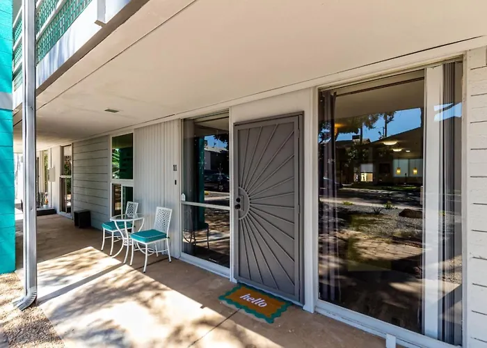Modern 2br Retreat With Pool In Old Town Scottsdale